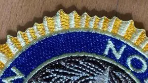 Individueller Aufnäher mit gestickten Rand