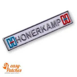 Klassischer Aufnäher mit Logo und Firmenname.